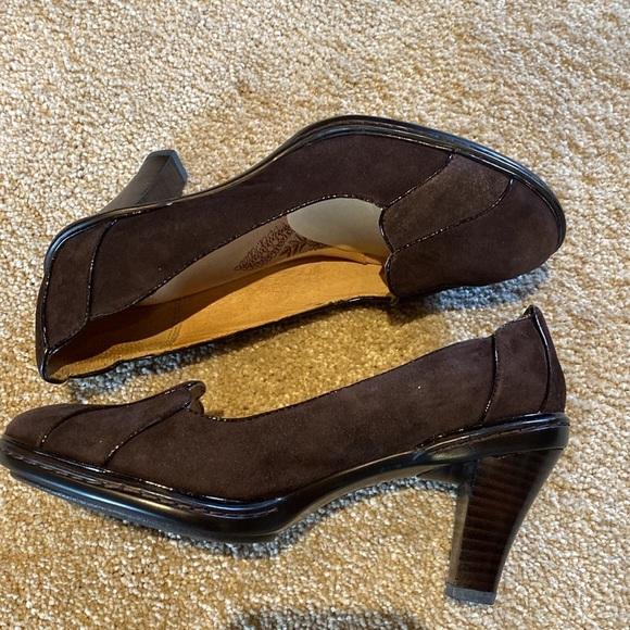 SOFFT Brown Leather Suede Scalloped Heeled Pump Size 7 - Picture 1 of 8